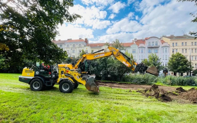 Na Jiřáku začala kompletní rekonstrukce stanice metra. Dělníci už kopou výtahovou šachtu