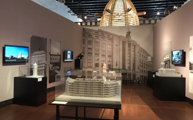 Jízdárna Pražského hradu hostí nejrozsáhlejší výstavu moderní architektury za posledních dvacet let
