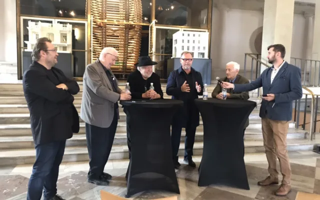Jízdárna Pražského hradu hostí nejrozsáhlejší výstavu moderní architektury za posledních dvacet let