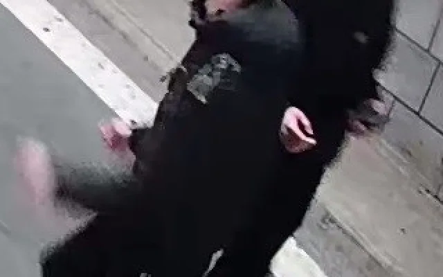Kamara - just a nig*er! Policie má dva z autorů rasistického vzkazu
