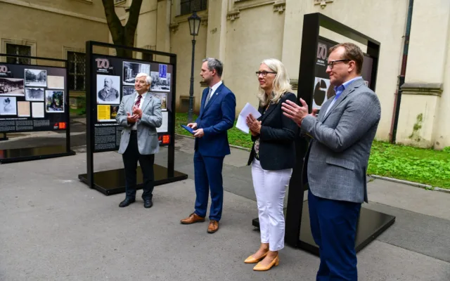 Městský archiv oslavuje 170 let od svého založení venkovní výstavou