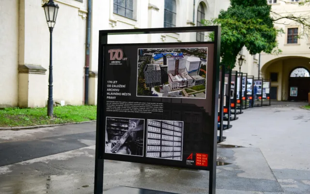 Městský archiv oslavuje 170 let od svého založení venkovní výstavou