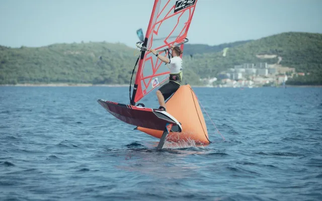 Doufám, že se windsurfing do povědomí veřejnosti opět vrátí, přeje si šampion Petr Čech