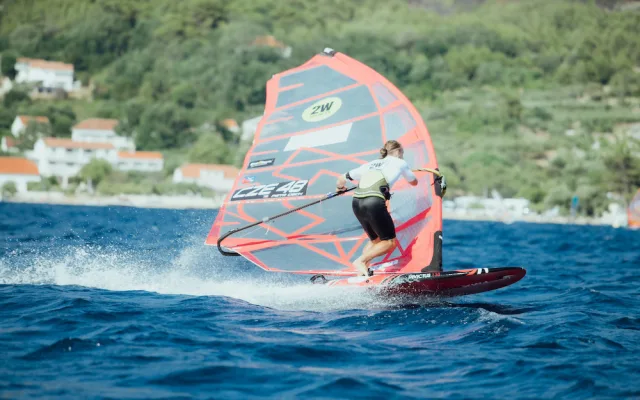 Doufám, že se windsurfing do povědomí veřejnosti opět vrátí, přeje si šampion Petr Čech