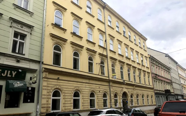 V bývalé škole na pražském Smíchově je obnovené centrum pro seniory