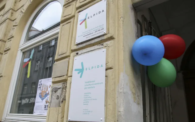 V bývalé škole na pražském Smíchově je obnovené centrum pro seniory