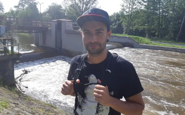 Policista skočil do vody a vytáhl topícího se muže