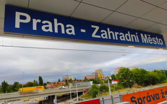 Praha má nové vlakové nádraží. Ode dneška se cestující svezou na Zahradní Město