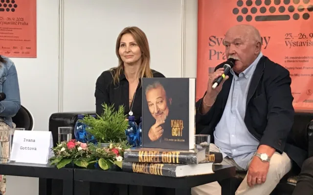 Ivana Gottová představila autobiografii Karla Gotta Má cesta za štěstím