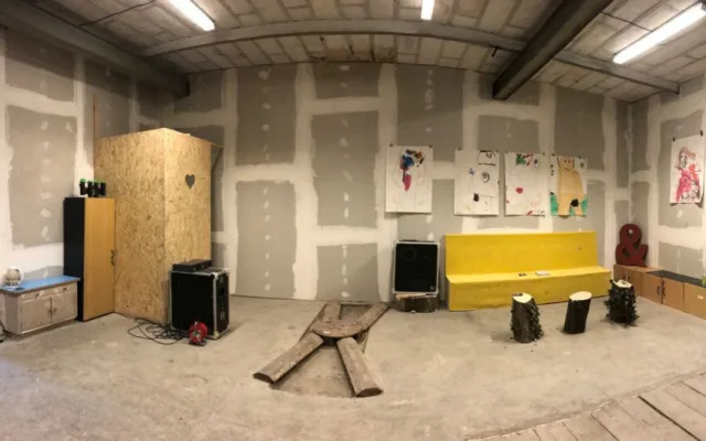 Je to jako e-shop, jen bez placení. V Praze funguje sklad uměleckého materiálu art re use