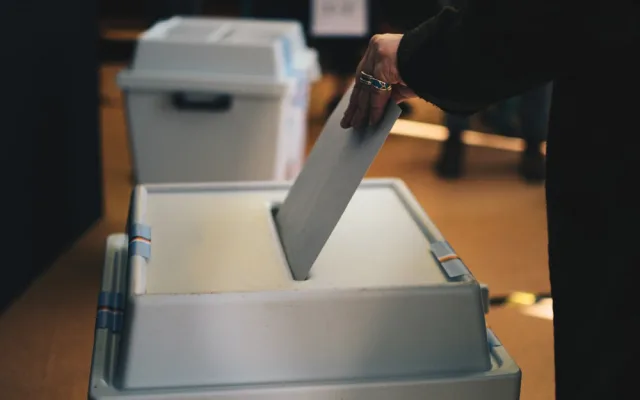 VOLBY 2021: Začíná druhý volební den. Lidé dnes zvolí nové poslance