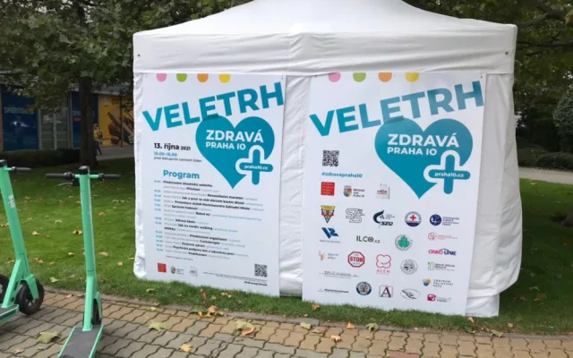 Festival Zdravá Praha 10 přilákal na canisterapii i brýle simulující alkoholové stavy