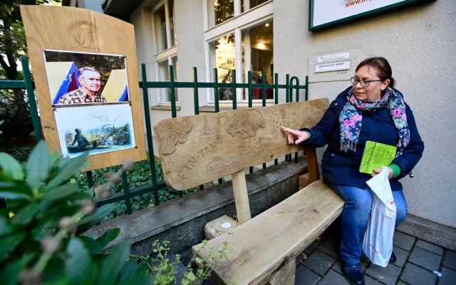 V Praze je pátá lavička Jaroslava Foglara