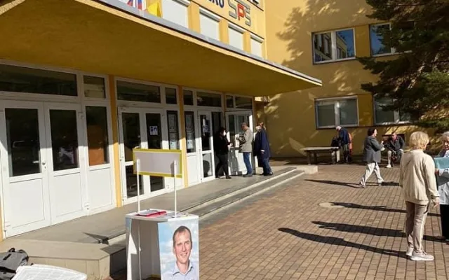 Rada města musí kvůli podpisovým stánkům Praha sobě připravit návrh změny zákona o volbách
