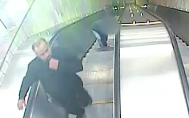 Loupežné přepadení v pražském metru. Cestující přišel o hotovost, kterou měl v kapse