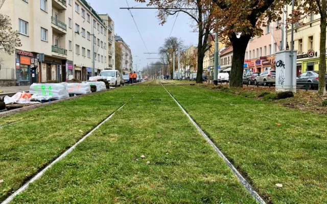 Praha je součástí vědeckého experimentu. Dopravní podnik testuje speciální travní koberce