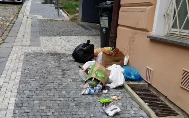 Praha se utápí v odpadcích, hlásá ODS. Jsou to hloupé výkřiky opozice, říká Hlubuček