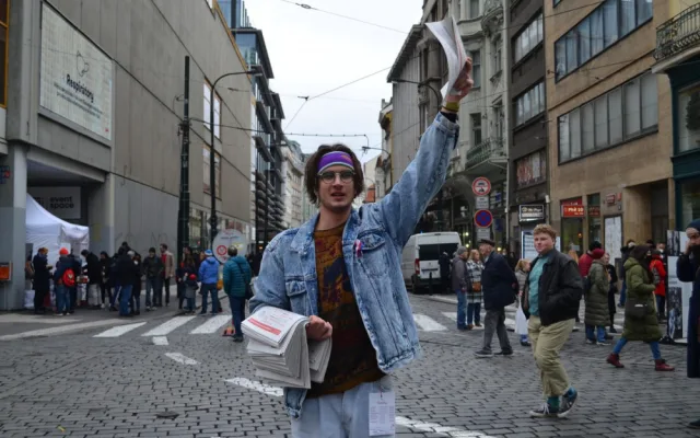 FOTOGALERIE: Estébáci, trabanty i pieta. Podívejte se, jak si lidé připomínají 17. listopad