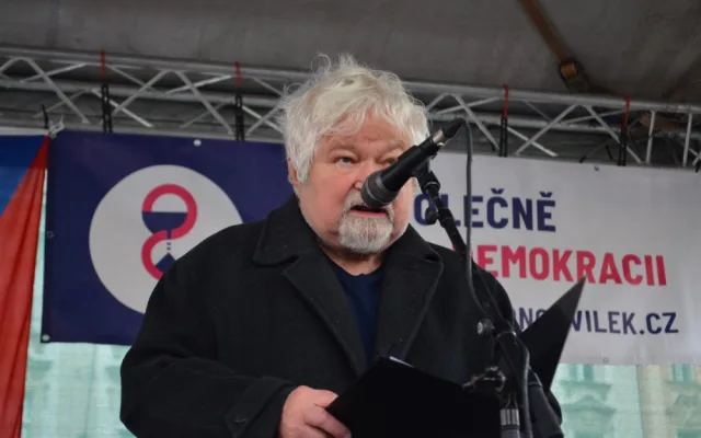 Na Staromáku se sešly tisíce lidí. Milion chvilek chce společného kandidáta na prezidenta