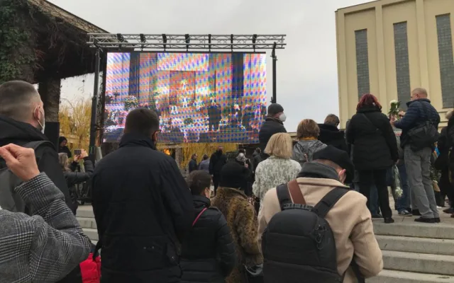 Rozloučení s Miroslavem Žbirkou. Dorazily stovky lidí, mezi nimi i slovenská prezidentka