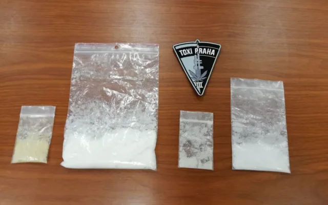 Dealer zásoboval pervitinem uživatele na Černém Mostě, hrozí mu až deset let ve vězení