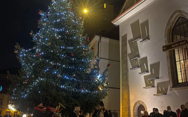 VÁNOCE NA JEDNIČCE: Jediné vánoční trhy v Praze, koncerty a bohoslužba pod širým nebem