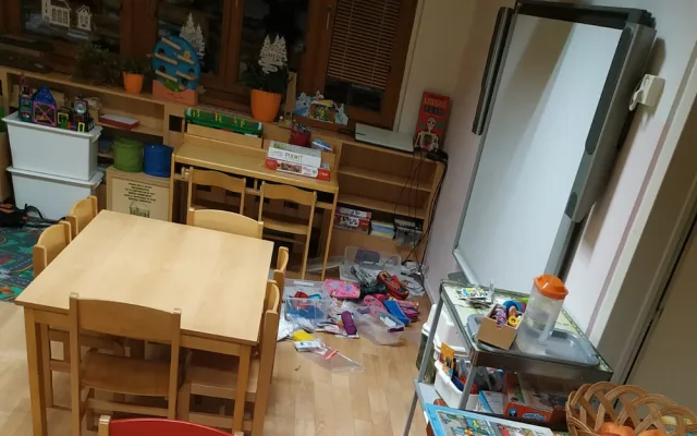 Recidivista se vloupal do školky. Pozorná kolemjdoucí na něho přivolala policii