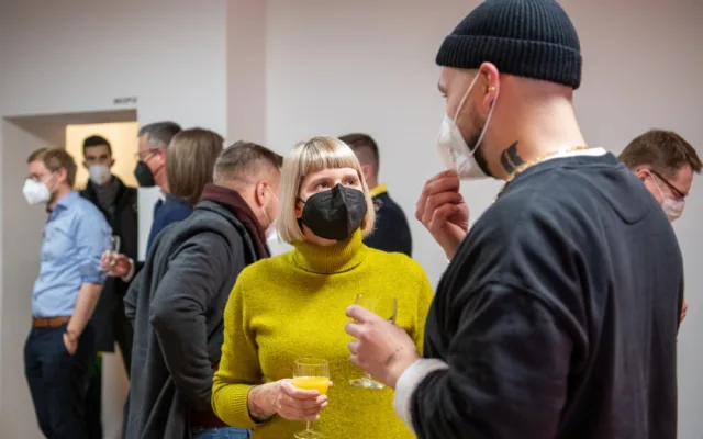 V Praze se otevřelo LGBT+ komunitní centrum. Lidé tu mohou být sami sebou, říkají iniciátoři