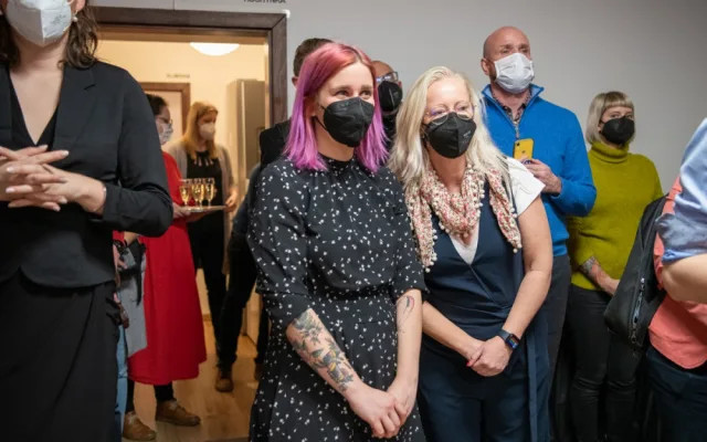 V Praze se otevřelo LGBT+ komunitní centrum. Lidé tu mohou být sami sebou, říkají iniciátoři