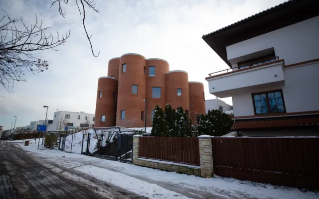 Takešiho hrad je hotový. Dům Tomia Okamury vzbuzuje emoce mezi sousedy i architekty