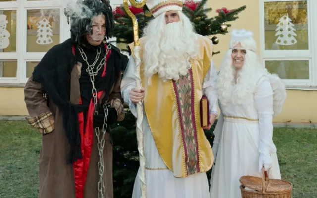 VÁNOCE NA DEVÍTCE: Vánoční domek jako z filmu Sám doma, živý betlém i kluziště