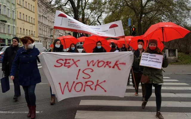 V pátek je Mezinárodní den proti násilí na ženách a mužích pracujících v sexbyznysu