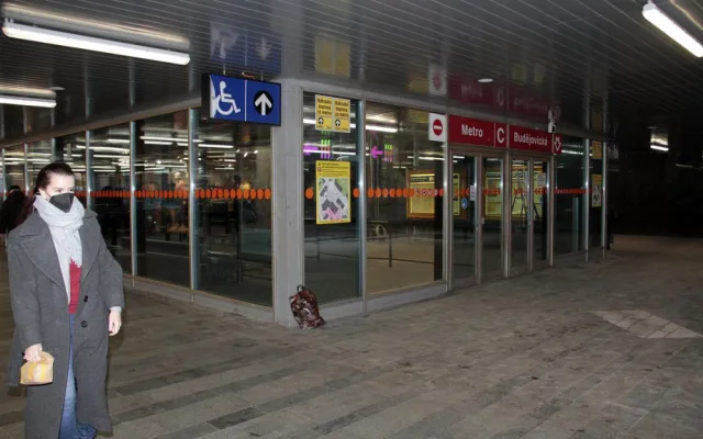 Cestující mohou po půl roce opět využít výstup z metra na Budějovické