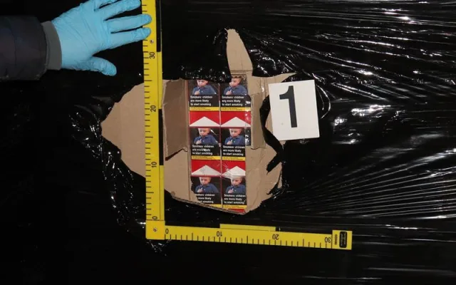 Rekordní záchyt. Pražští celníci odhalili v rumunských kamionech téměř 21 milionů cigaret