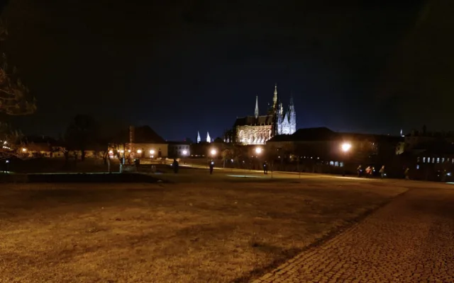 Anonym se představil jako Král světa. Pak nahlásil bombu na Pražském hradě