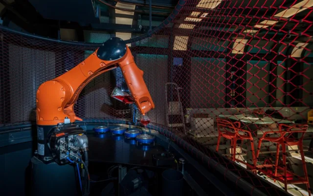 Nejzajímavější moderní stavby Prahy: Robotická vinárna Cyberdog