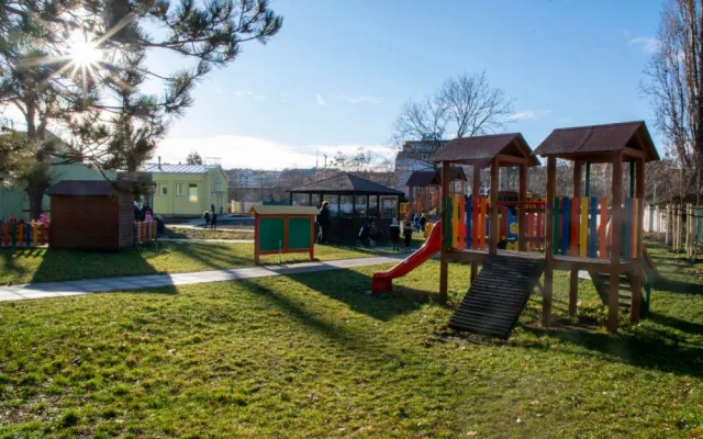 Školka U Vršovického nádraží je opravená. Má nové přístavby i keramickou pec
