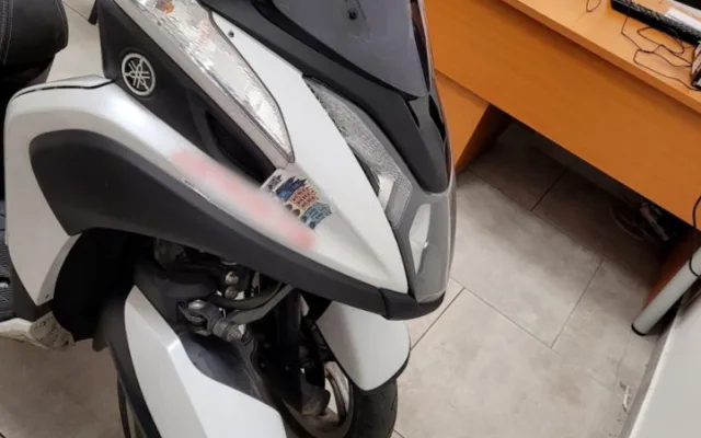 Lupiči, kteří z obchodu s hodinkami ukradli zboží za miliony, patří k organizovanému gangu. Policie žádá o pomoc