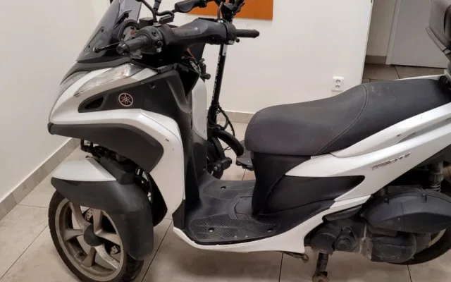 Lupiči, kteří z obchodu s hodinkami ukradli zboží za miliony, patří k organizovanému gangu. Policie žádá o pomoc