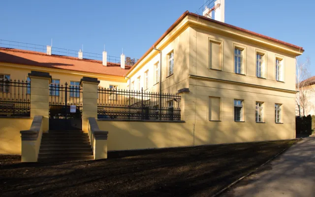 Praha 5 zrekonstruovala hlubočepský Raudnitzův dům. Vzniklo 22 bytů s pečovatelskou službou