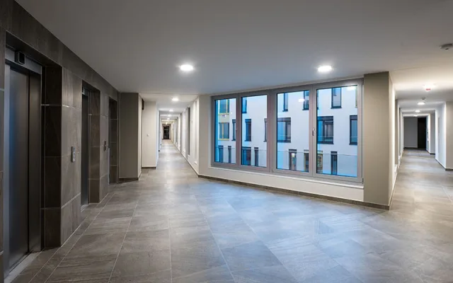 Nejzajímavější moderní stavby Prahy: Domu Harfa Design Residence s prémiovými byty dominují žluté rámy