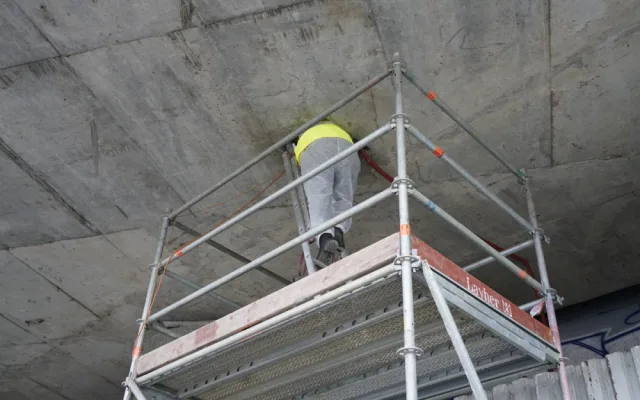 Barrandovský most je ve špatném technickém stavu. Podívejte se do jeho útrob
