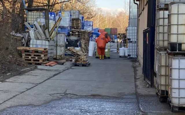 V Praze unikla nebezpečná chemická látka. Sedm lidí se nadýchalo