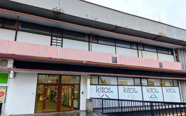Obchodní dům Šárka se měl rekonstrukce dočkat už před lety. Zatím se ale nic neděje
