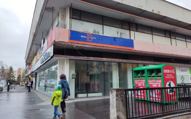 Obchodní dům Šárka se měl rekonstrukce dočkat už před lety. Zatím se ale nic neděje