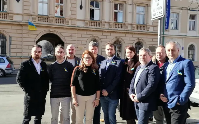 Podívejte se, které městské části vyvěsily ukrajinskou vlajku