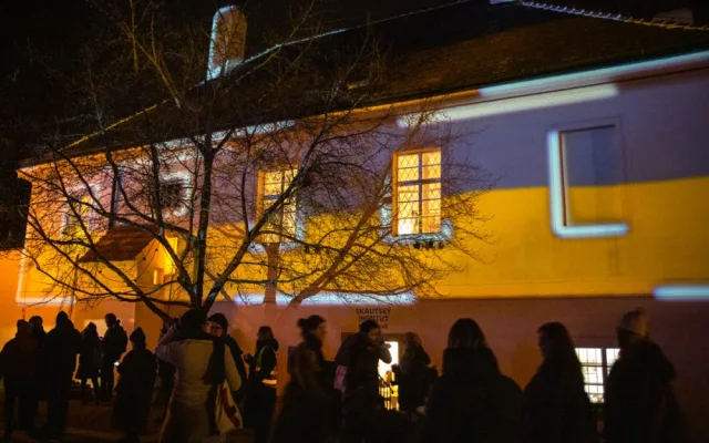 VIDEO: Na Kampě a v Dejvicích dnes proběhly benefiční koncerty na podporu Ukrajiny