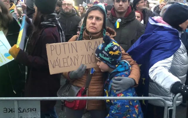 VIDEO: Ukrajinský prezident Volodymyr Zelenskyj dnes hovořil k tisícům lidí na Václavském náměstí