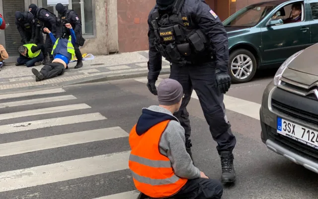 VIDEO: Aktivisté blokují dopravu už třetí den za sebou. Tentokrát na I.P. Pavlova