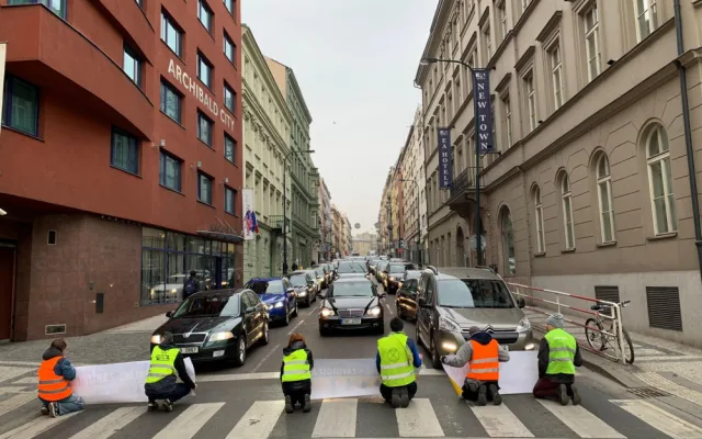 VIDEO: Aktivisté blokují dopravu už třetí den za sebou. Tentokrát na I.P. Pavlova